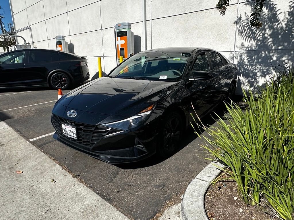 Used 2022 Phantom Black Hyundai SEL image 11