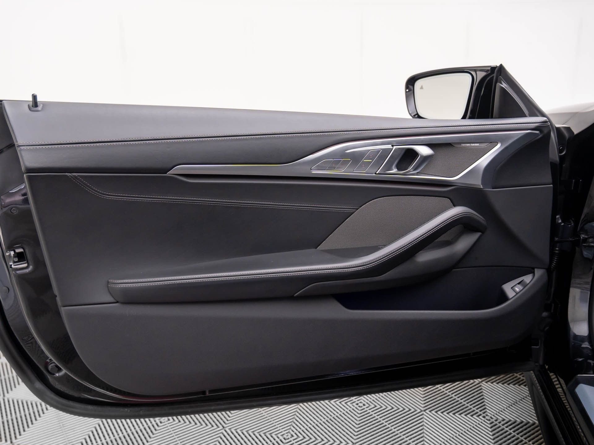 2025 BMW 8 Series M850i - Photo 14