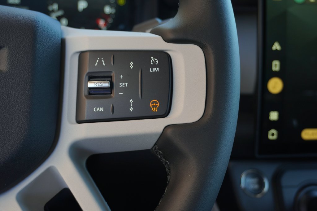 New 2026 Carpathian Grey Land Rover X-Dynamic SE image 18