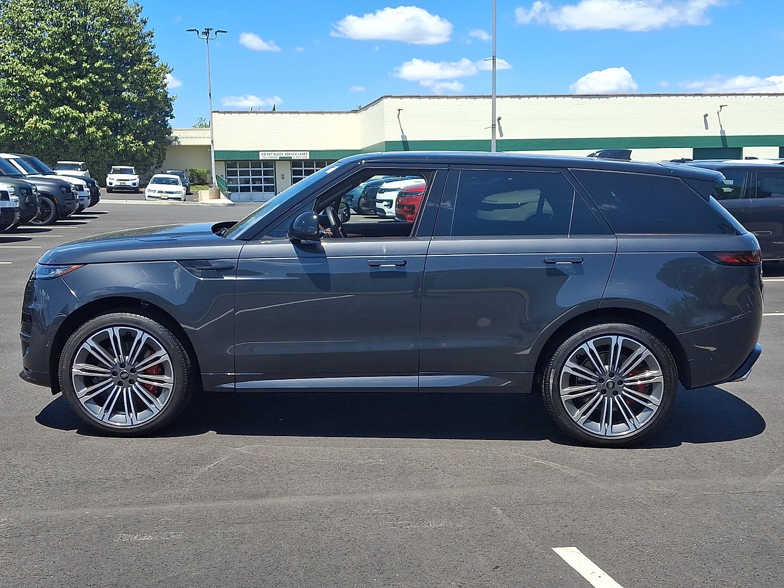 Certified Used 2025 Carpathian Grey Premium Metallic   1Au Land Rover Dynamic SE image 8
