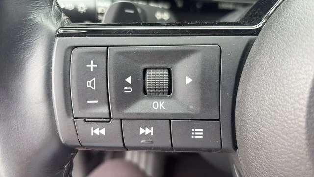 Used 2023 Pearl White Tricoat Nissan Platinum image 16