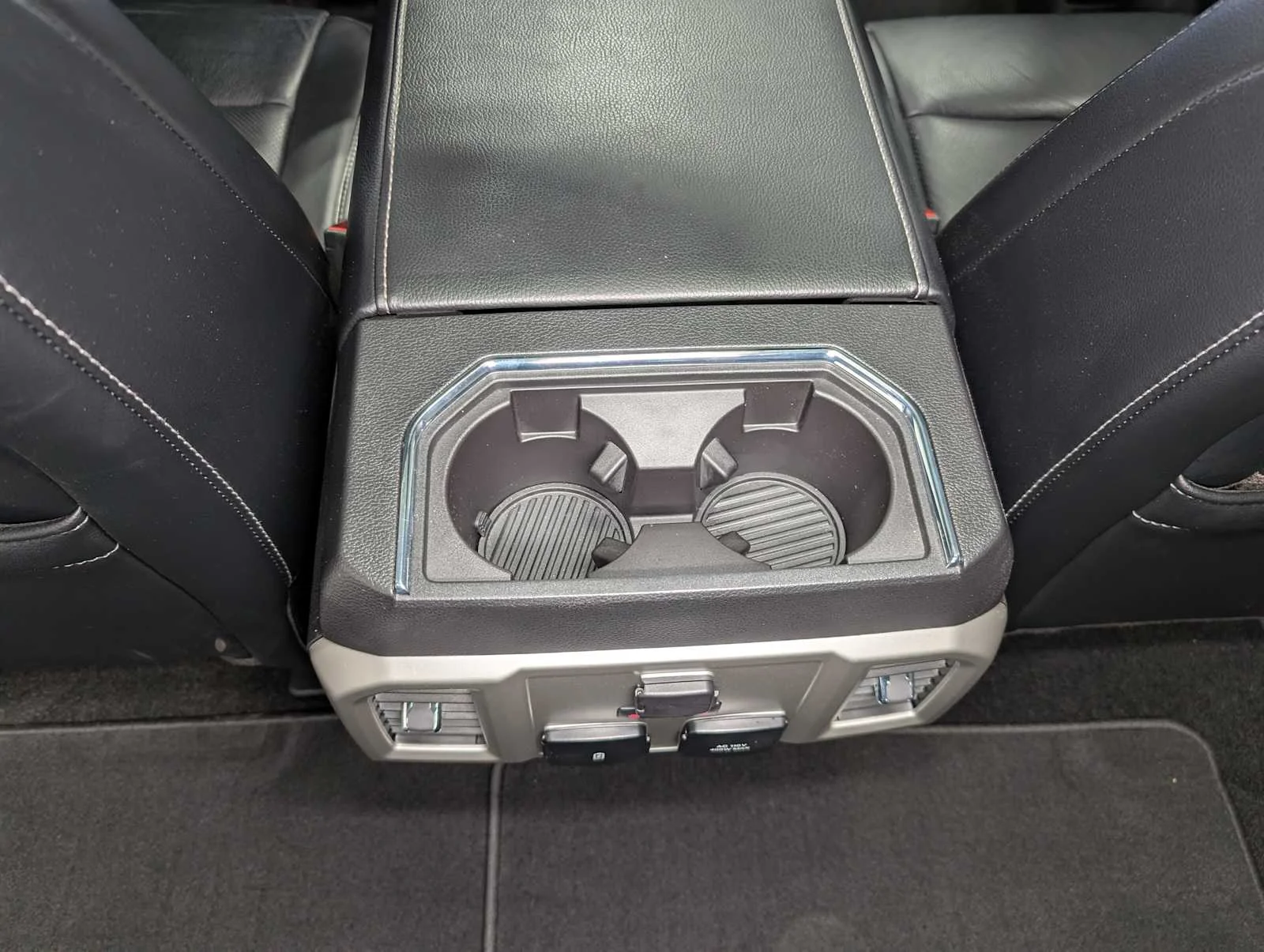 Used 2019 Magma Red Metallic Ford LARIAT image 23