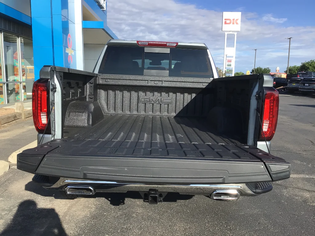 2026 GMC Sierra 1500 SLT - Photo 6