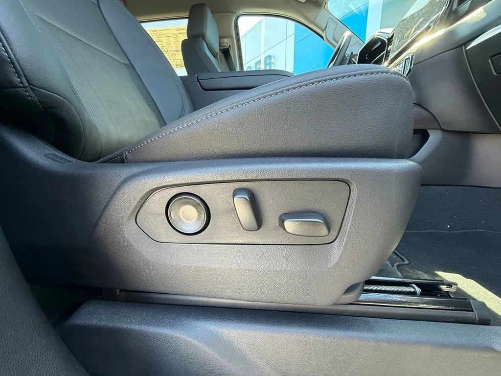New 2026 Summit White GMC SLT image 15