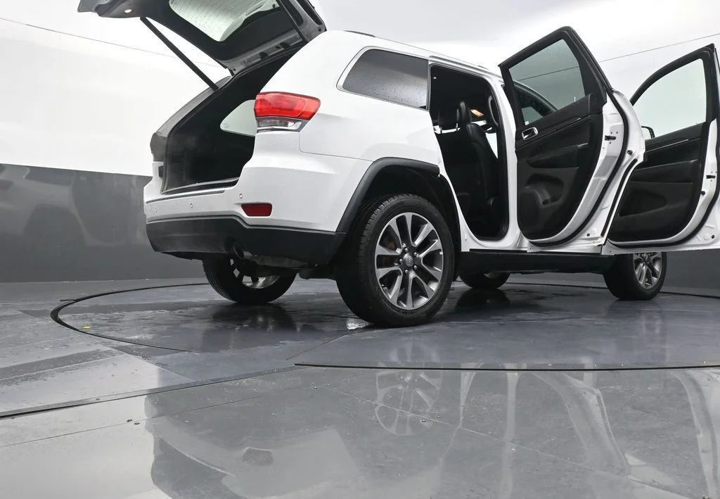 Used 2018 White Jeep Limited image 28