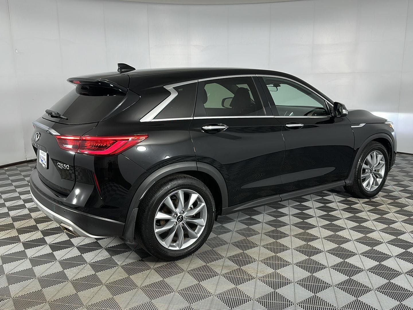 Used 2021 Black Obsidian INFINITI PURE image 27
