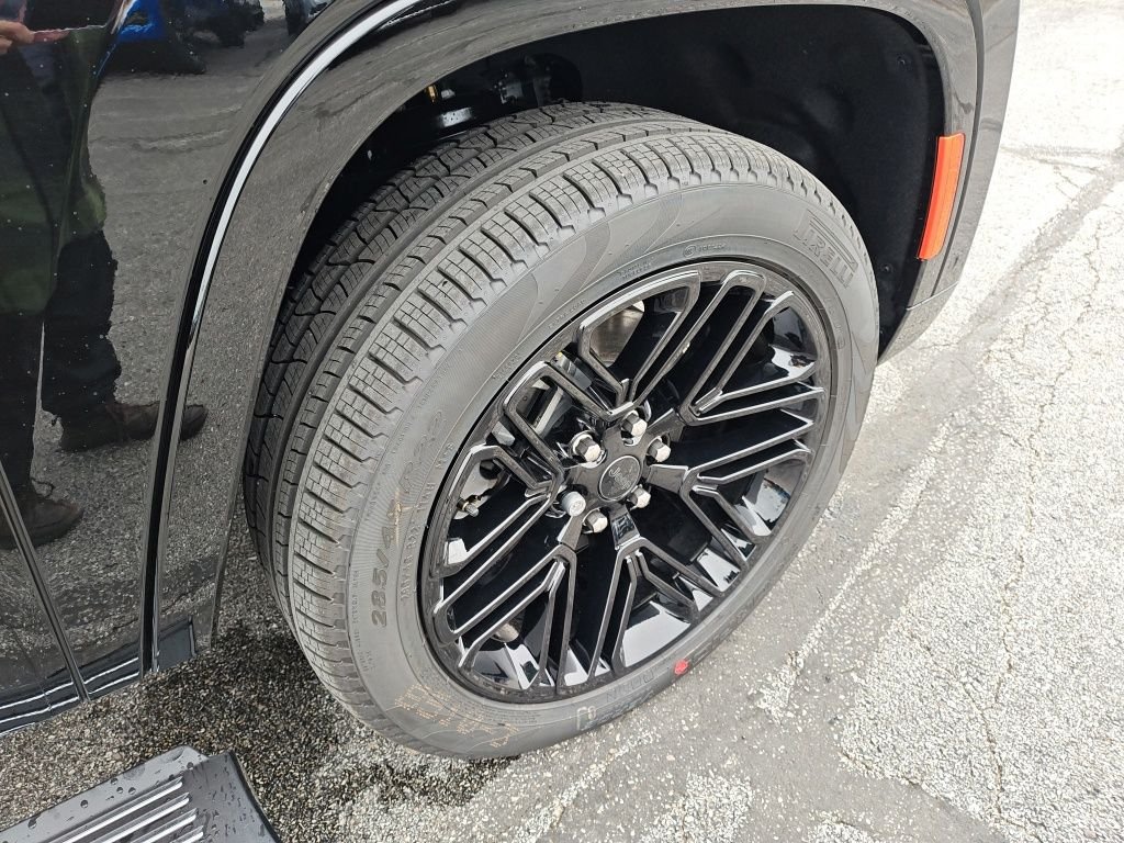 New 2026 High Gloss Black Exterior Paint Jeep Limited Reserve image 12
