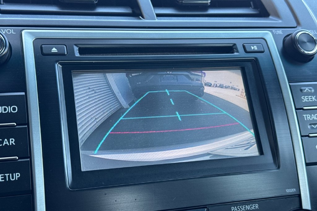 Used 2014 Silver Toyota LE image 23
