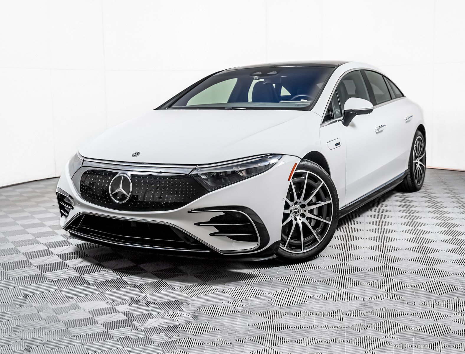2022 Mercedes-Benz EQS EQS 450+'s photo