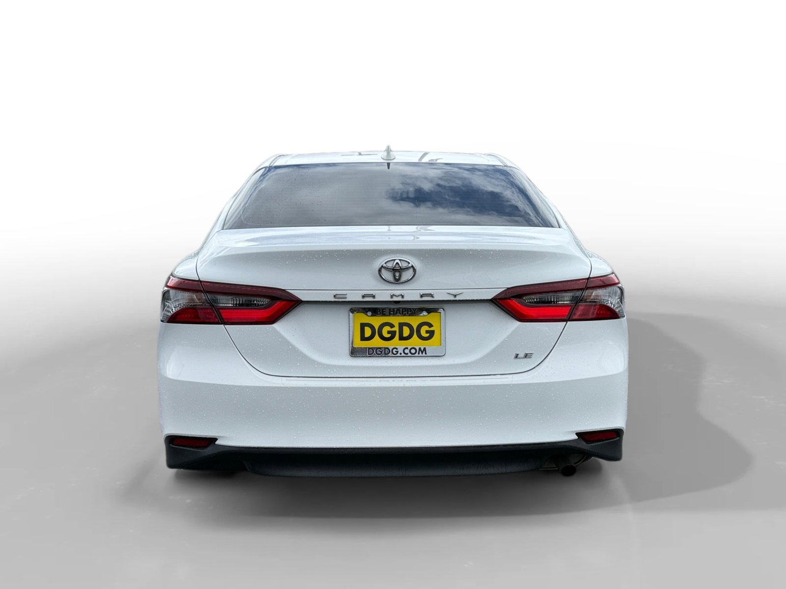 Used 2023 Ice Toyota LE image 4
