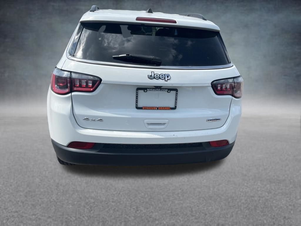 Used 2024 White Jeep Latitude image 4