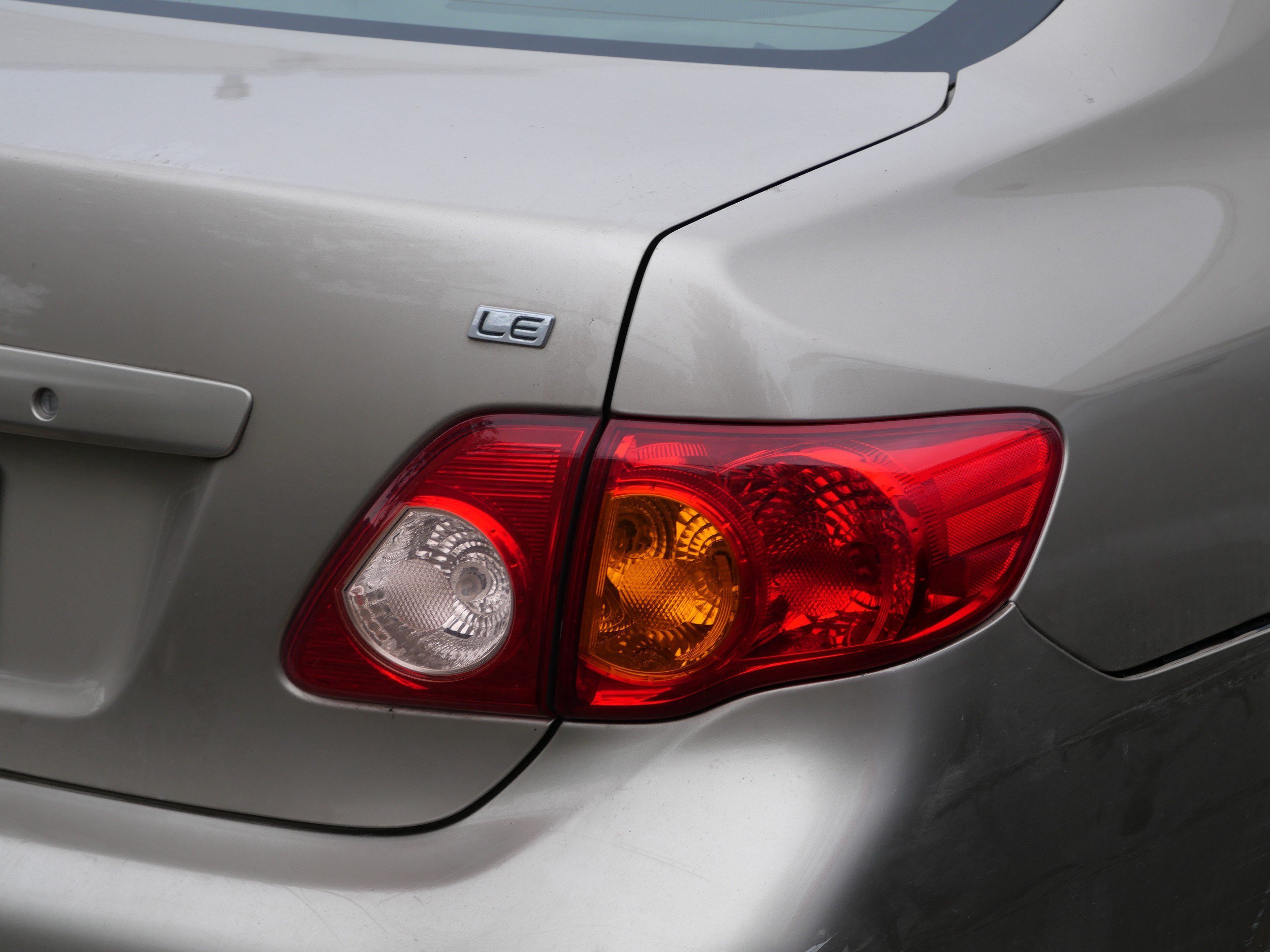 Used 2009 Desert Sand Mica Toyota LE image 9