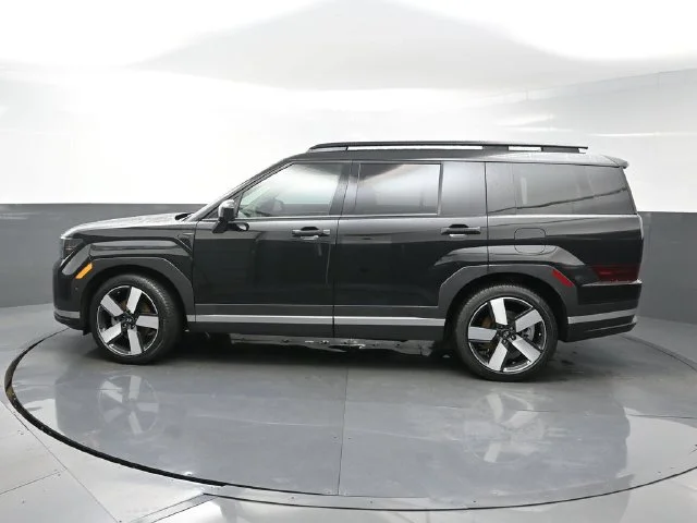 Used 2025 Black Hyundai Limited image 4