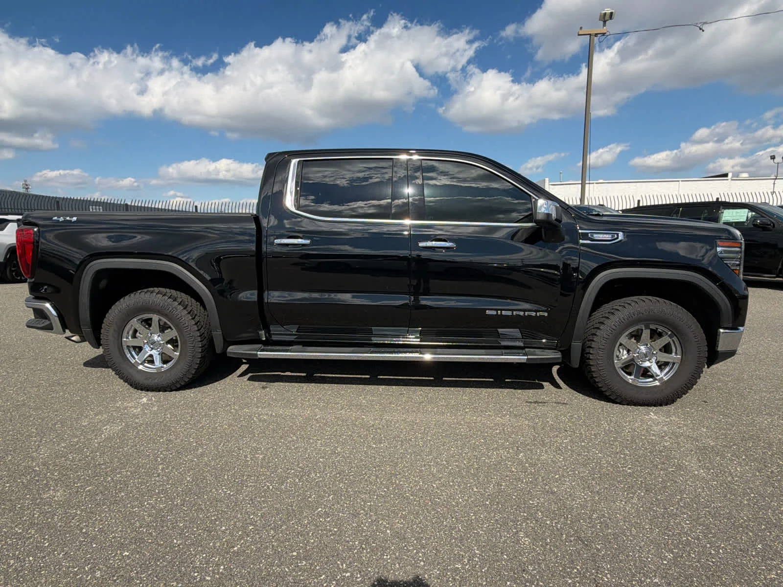 Used 2024 Onyx Black GMC SLT image 7