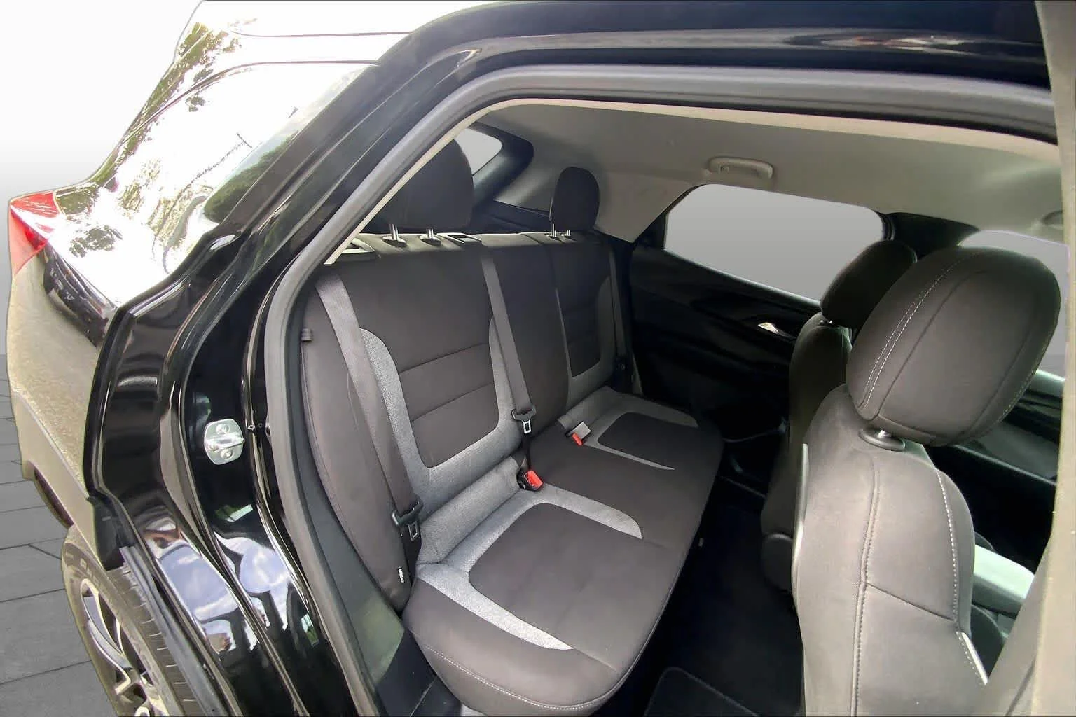 Used 2025 Mosaic Black Metallic Chevrolet LT image 19