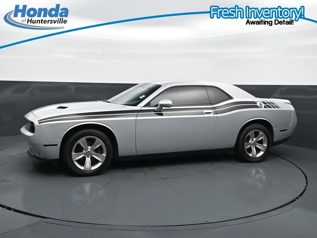 Used 2021 Triple Nickel Clearcoat Dodge SXT image 6