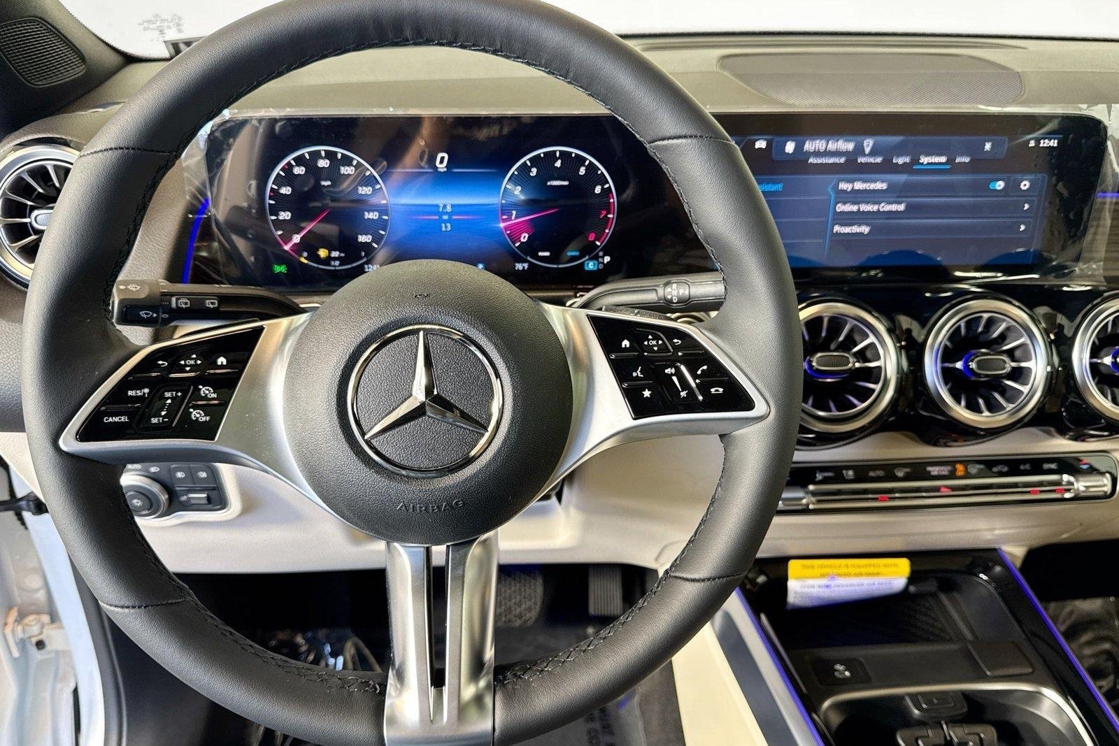 New 2026 Polar White Mercedes-Benz GLB 250 image 11