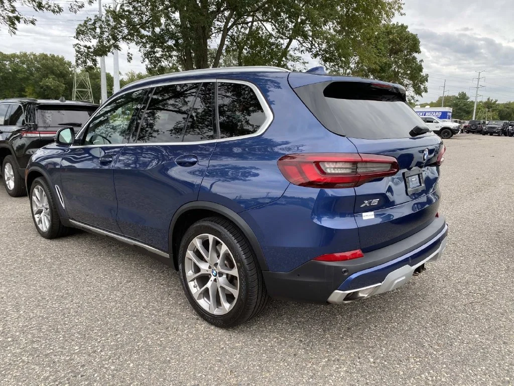 Used 2021 Blue BMW xDrive40i image 6