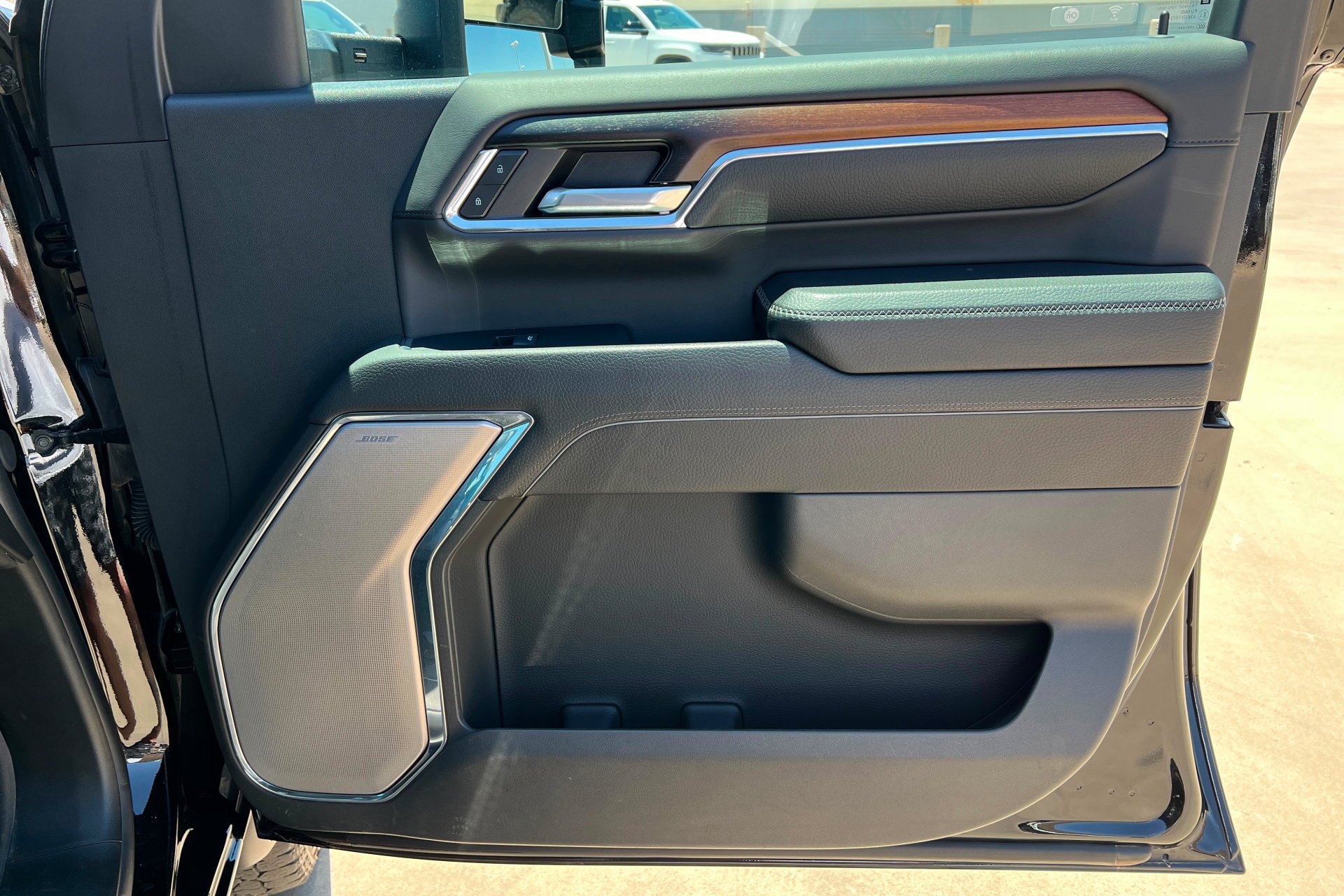 Used 2024 Onyx Black GMC Denali image 23