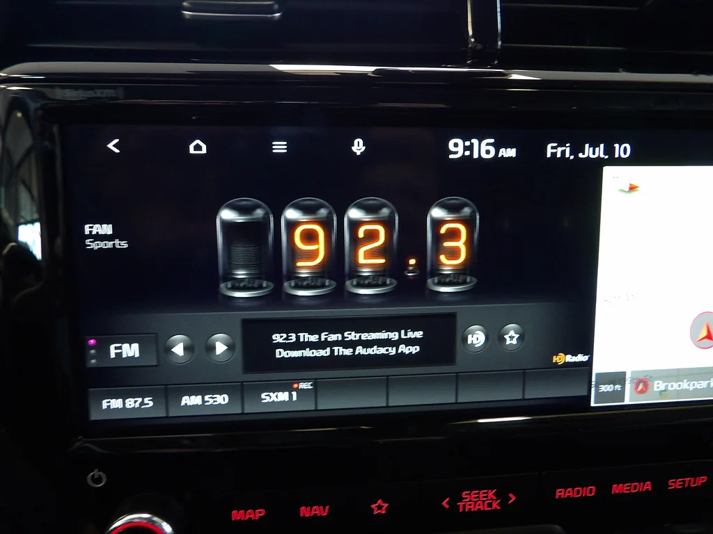 Used 2022 Neptune Blue/Cherry Black Kia X-Line image 34