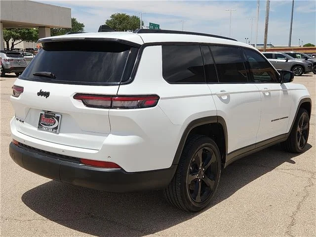 Used 2023 White Jeep Altitude 4x4 image 4