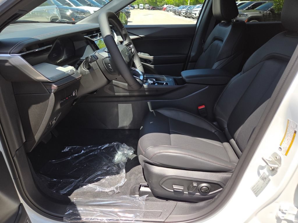 New 2026 Bright White Clear-Coat Exterior Paint Jeep Limited image 13