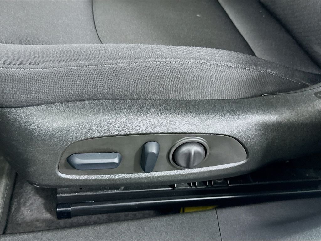 Used 2025 Summit White Chevrolet LT image 19