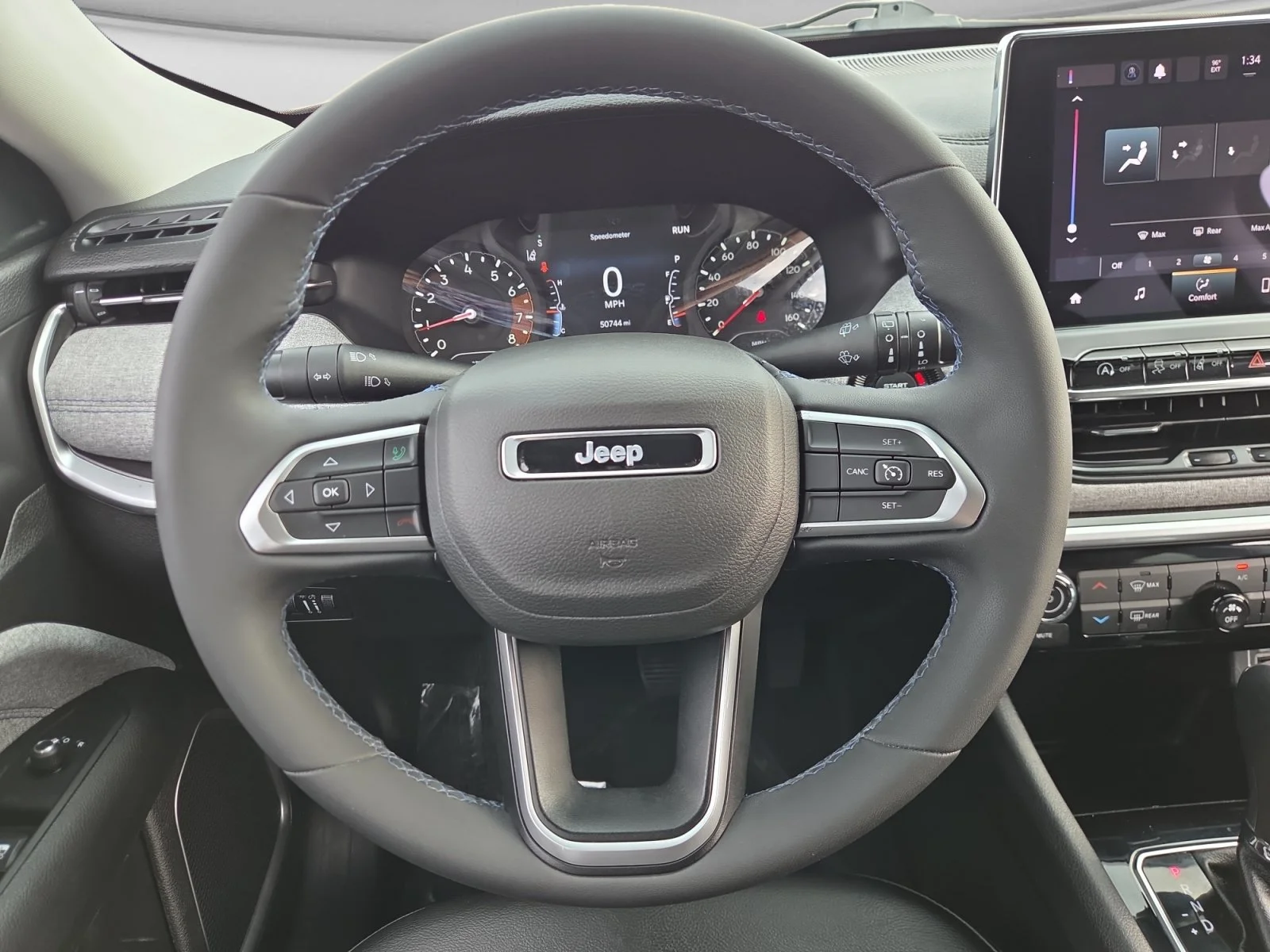 Used 2022 Red Jeep Latitude image 12
