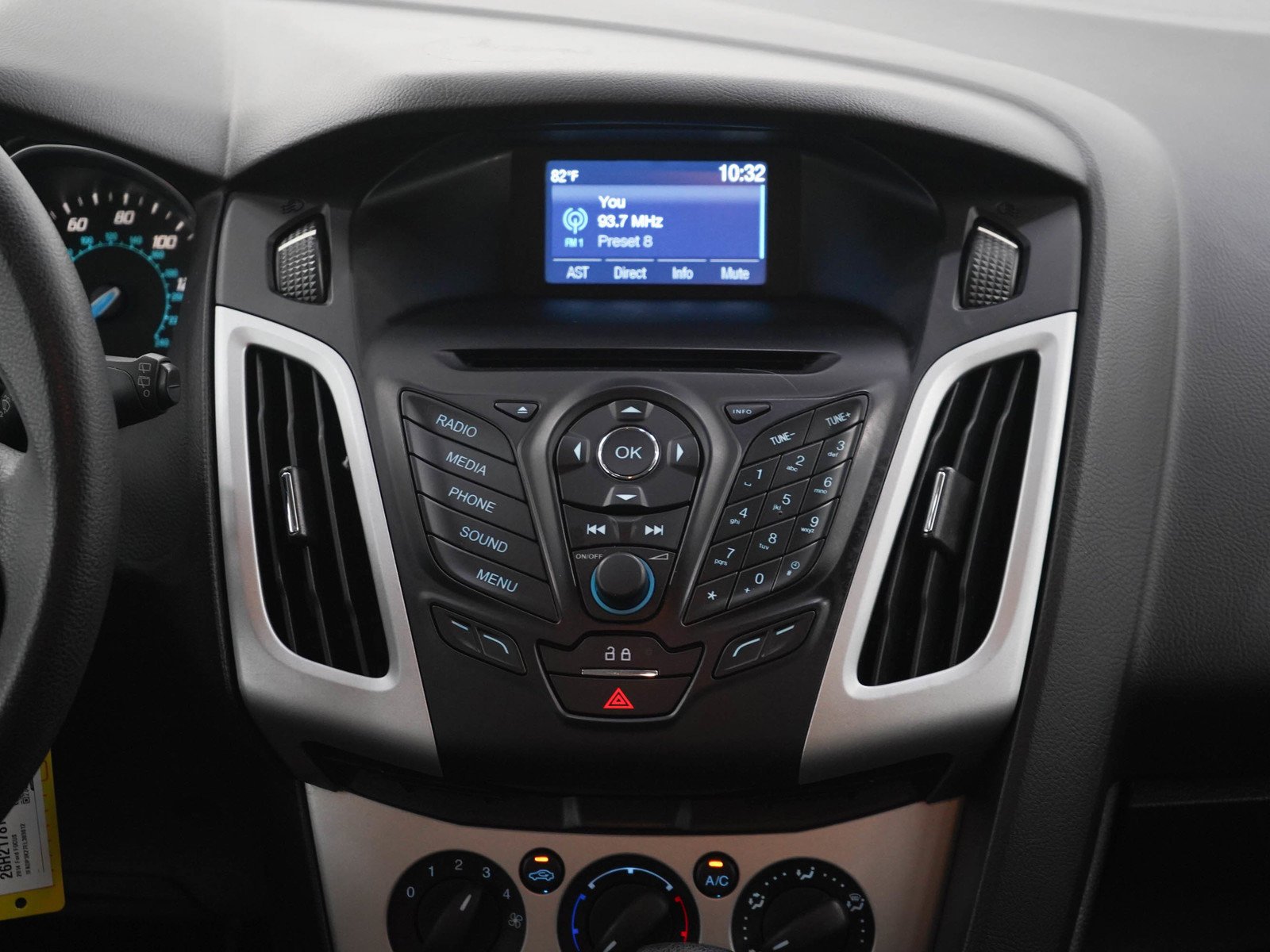 Used 2014 Oxford White Ford 5dr HB SE image 15