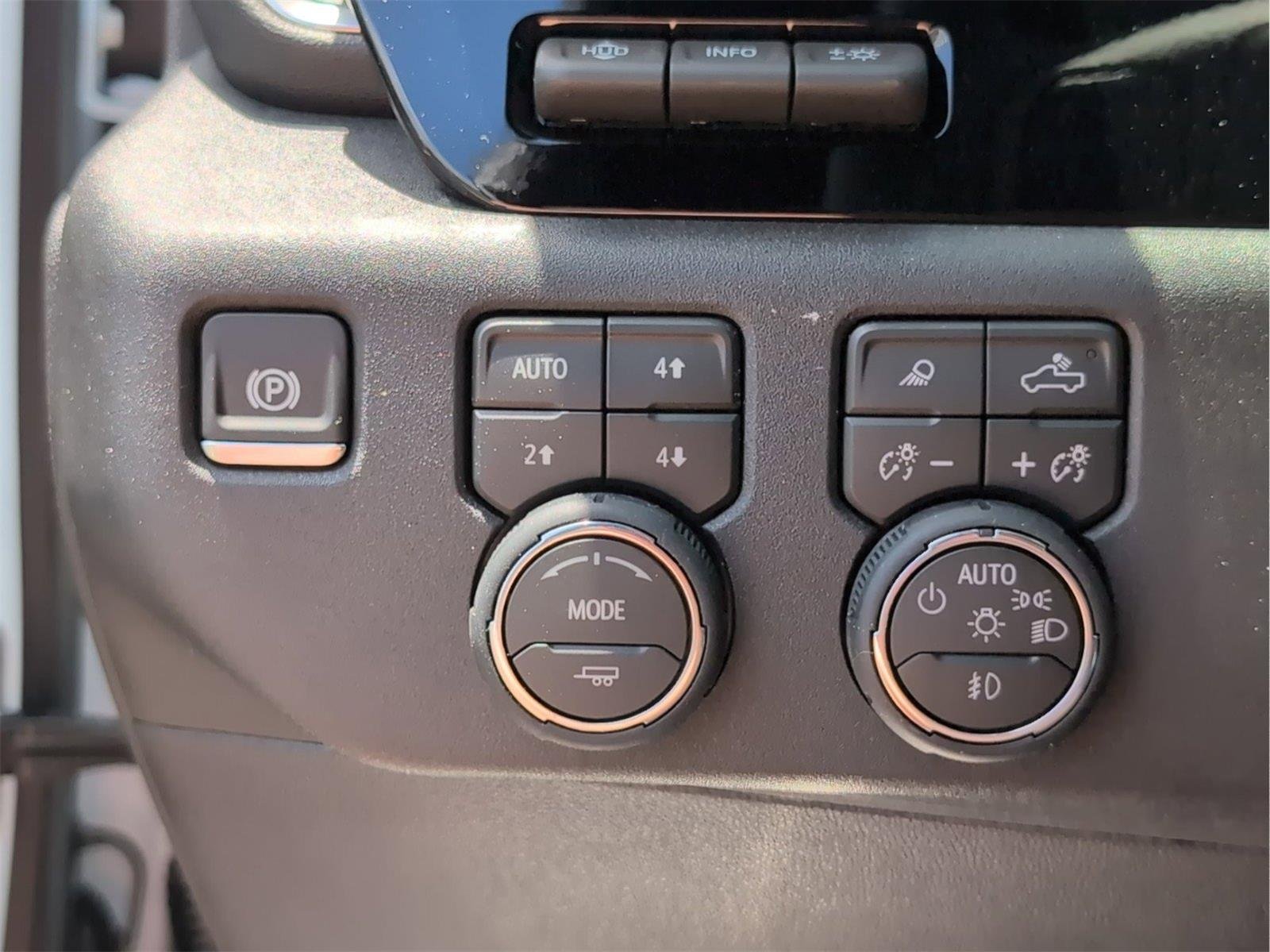 New 2026 Polar White Tricoat Chevrolet High Country image 30
