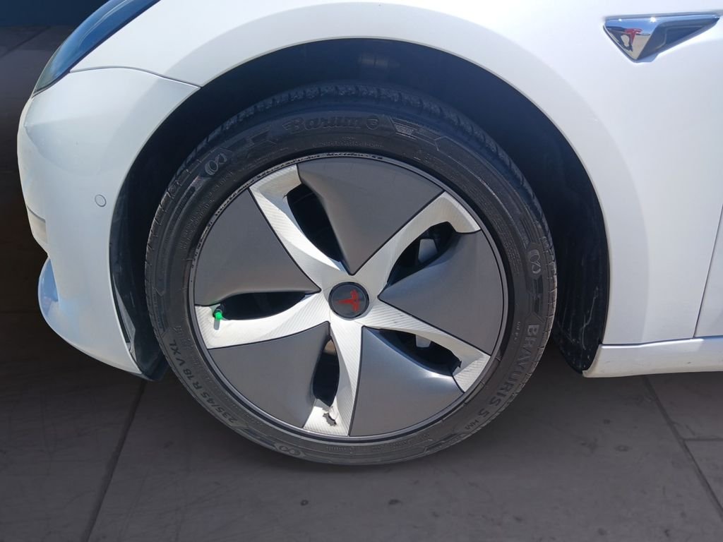 Used 2019  Tesla Long Range image 9