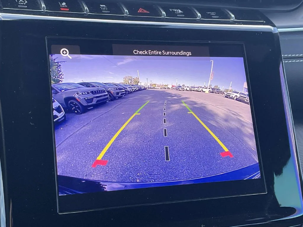 Used 2023 Black Jeep Altitude image 35