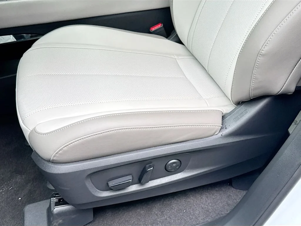New 2027 RADIANT WHITE INFINITI Luxe FWD image 20