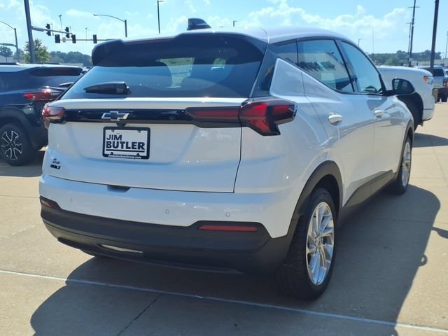 New 2027 Summit White Chevrolet LT image 19