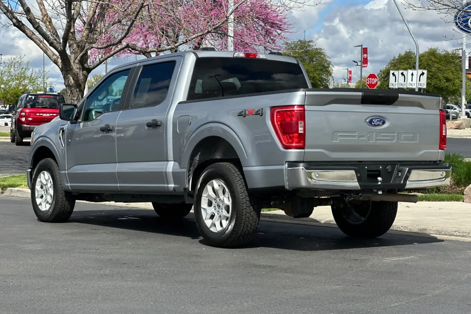 Used 2023 Iconic Silver Metallic Ford XLT image 6