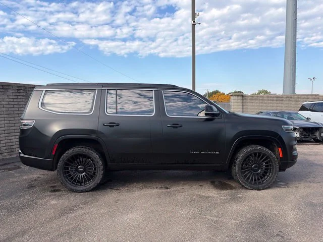 Used 2024 Diamond Black Crystal Pearlcoat Jeep Series III Obsidian image 8