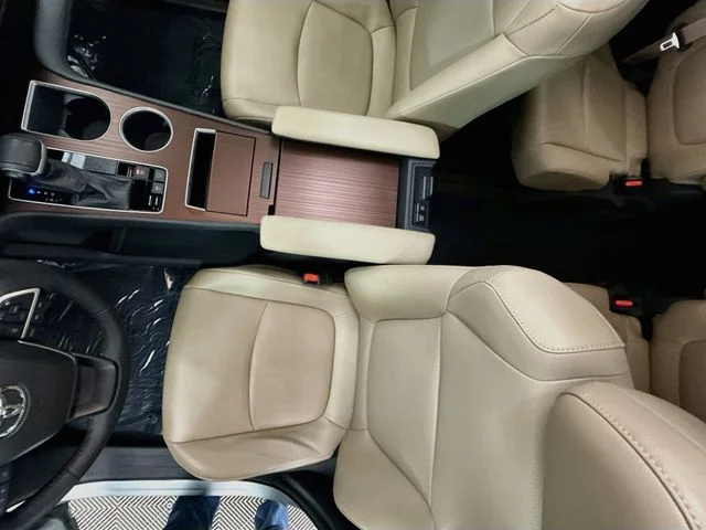 Used 2021 Silver Toyota XLE image 22