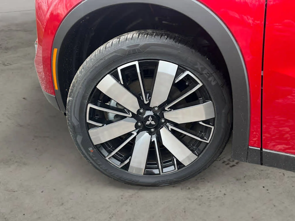 New 2026 Red Diamond Mitsubishi SE image 9