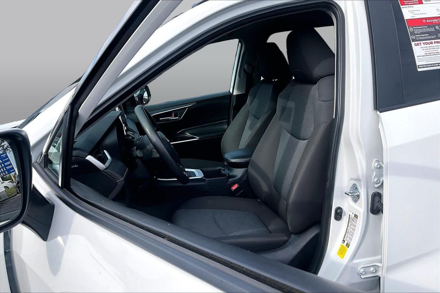 Used 2025 Ice Cap Toyota XLE image 15