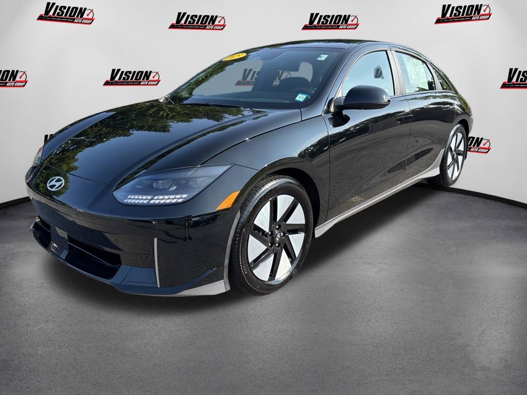 Certified Used 2025 Black Hyundai SE image 1