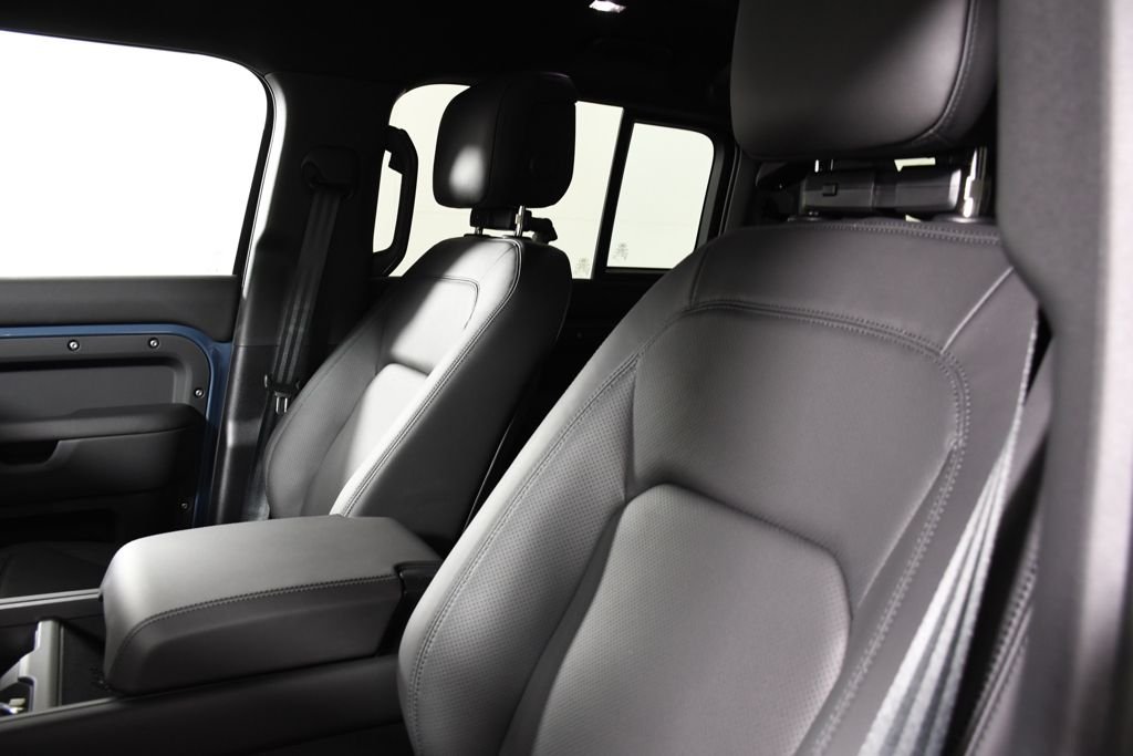 2026 Land Rover Defender X-Dynamic SE - Photo 17