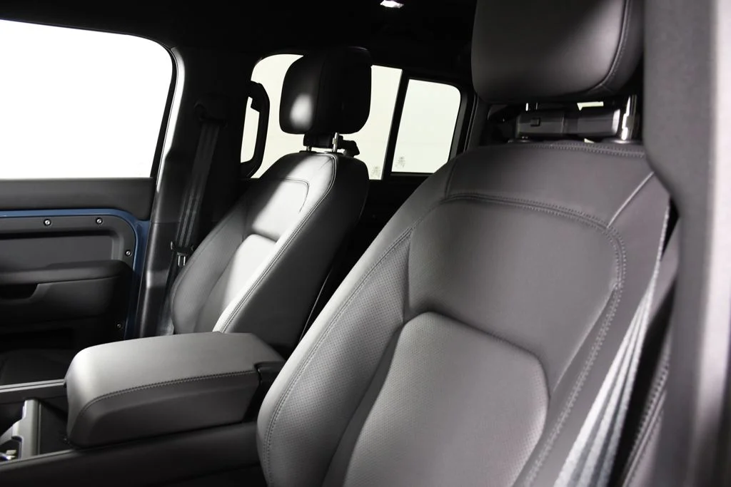 New 2026 Tasman Blue Land Rover X-Dynamic SE image 17