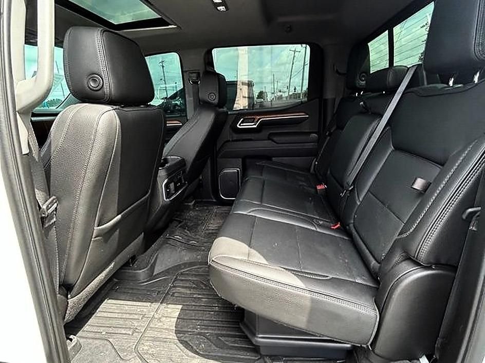 Used 2022 White GMC Denali image 17