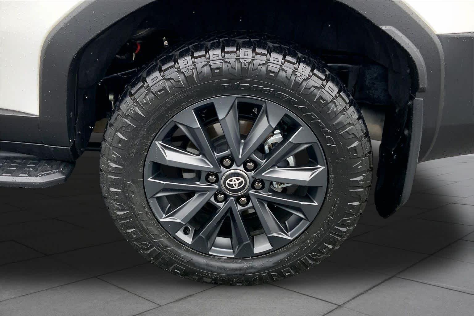 Used 2025 Ice Toyota  image 10