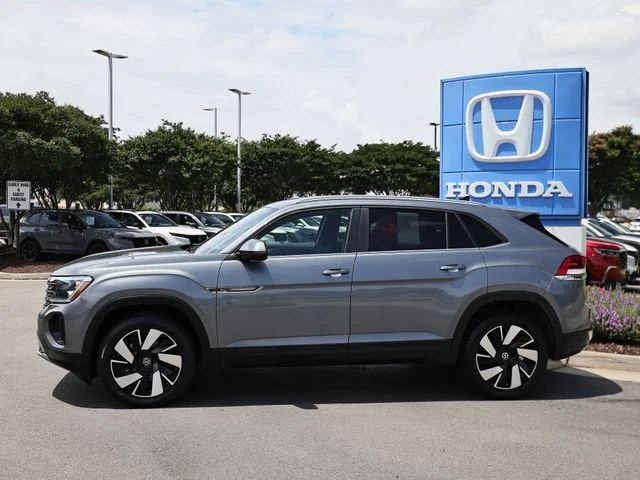 Used 2025 Platinum Gray Metallic Volkswagen 2.0T SE w/Technology image 4