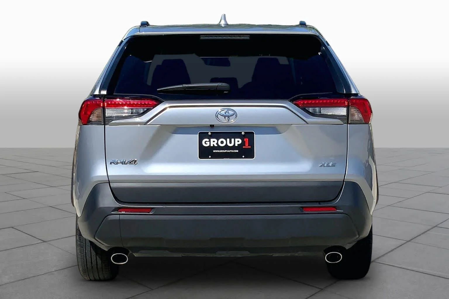Used 2025 Silver Sky Metallic Toyota XLE image 4