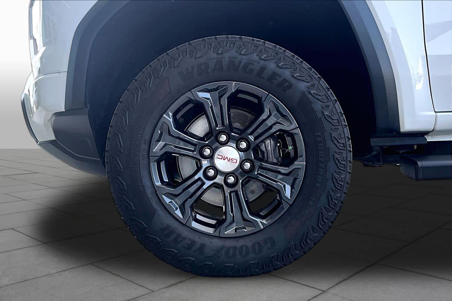 Used 2024 Summit White GMC 2WD Elevation image 11