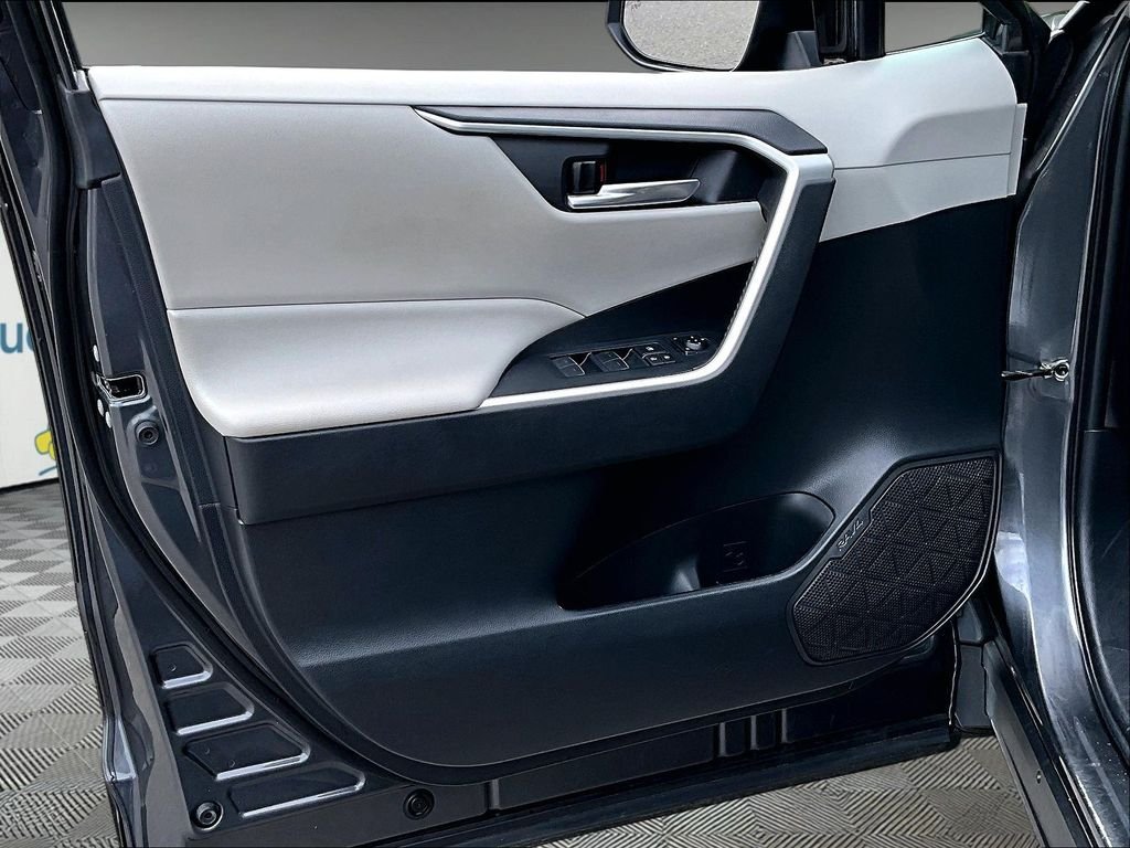 Used 2022 Magnetic Gray Metallic Toyota XLE image 9
