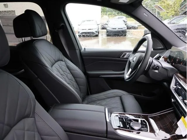 New 2026 Mineral White Metallic BMW xDrive40i image 9