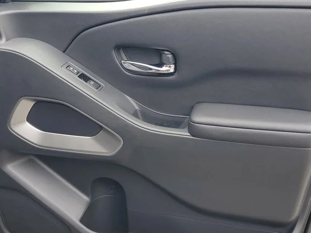 New 2026 Glacier White Nissan Crew Cab SV image 31